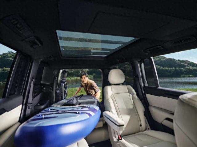 极石01正式发布 首推6座标配航空座椅SUV