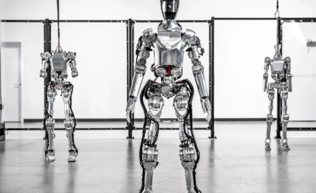 特斯拉人形机器人，会自动叠衣服