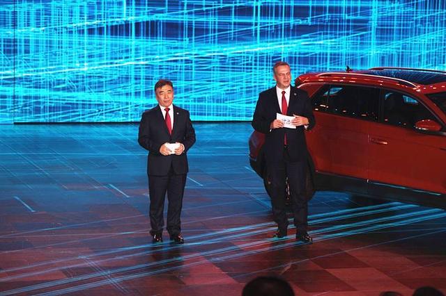一周后发布中文名称，一汽-大众全新中型SUV英文名称“TAYRON”