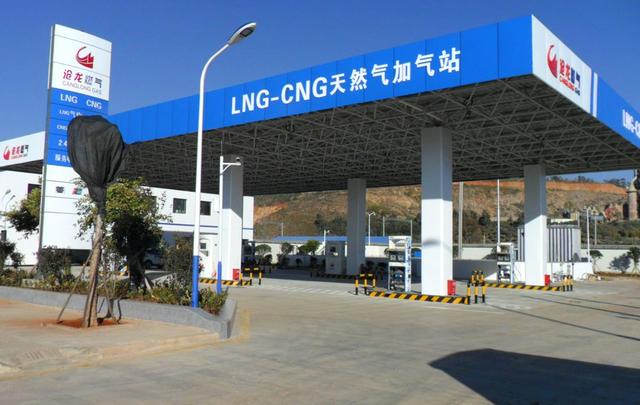 都是烧气的,为啥公交车大都是CNG,大卡车大都是LNG?