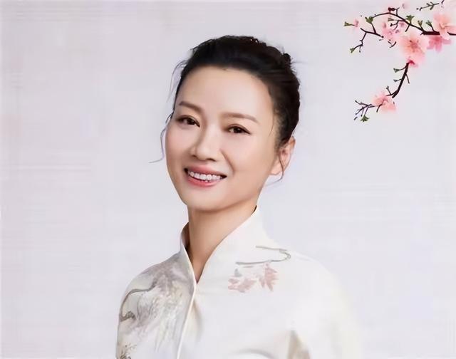 名校美女教授杨雨:“我和李清照一样,不仅好酒、好赌还好色!”