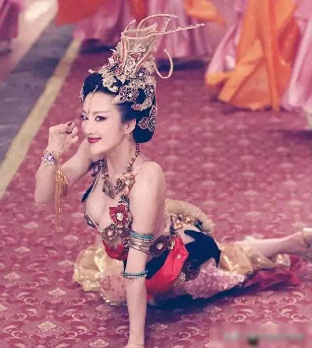 太火辣!封神10版妲己都是性感尤物,只有她色气满满,身材火辣