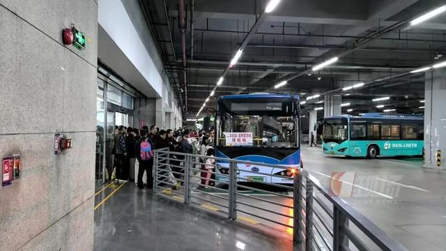 深圳北返程客流破纪录,“滞留3小时打不到车”?深圳火速出手→