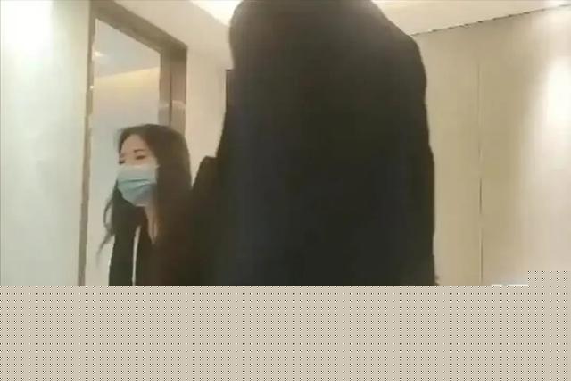 太炸裂!25岁美女自爆陪睡多位基金经理,约P、暧昧,金钱交易