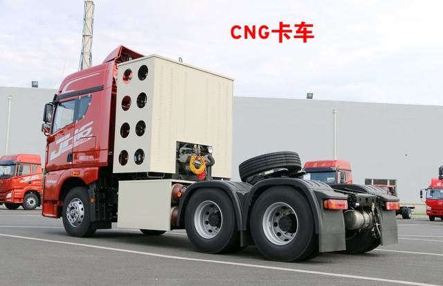 都是烧气的,为啥公交车大都是CNG,大卡车大都是LNG?