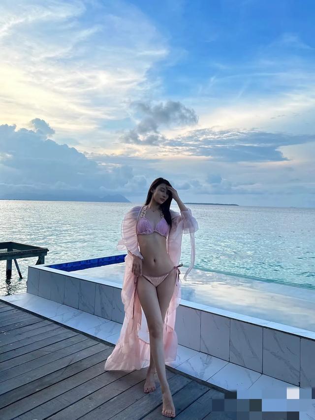 马来西亚果冻海边美女比基尼写真,夏日的梦幻之旅