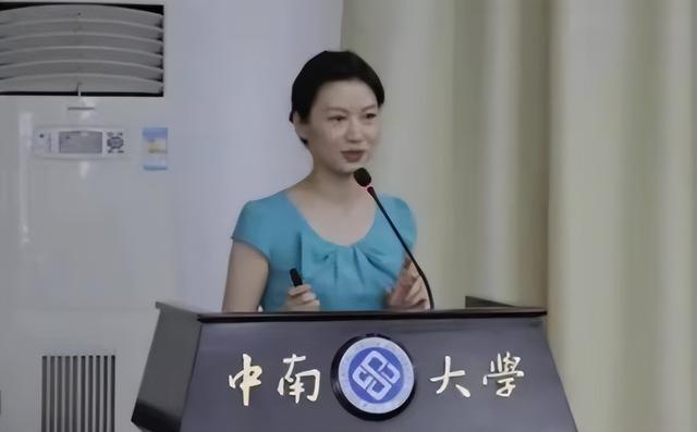名校美女教授杨雨:“我和李清照一样,不仅好酒、好赌还好色!”