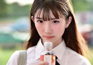 在汽车上被舔下面小说(小说：那一天，我们被美女教官抽了个爽)