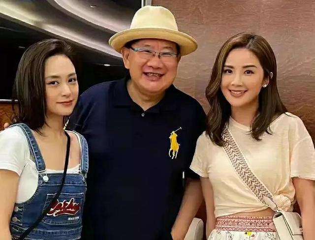 徐峥深夜与阿娇把酒言欢,喝4359一瓶白酒,两人亲密合照被曝光