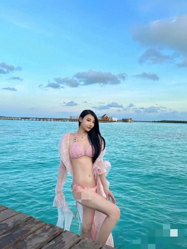 马来西亚果冻海边美女比基尼写真,夏日的梦幻之旅