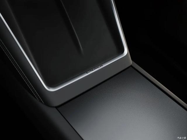 新款特斯拉Model Y 26.35万起！酷似无人驾驶汽车？恢复拨杆？