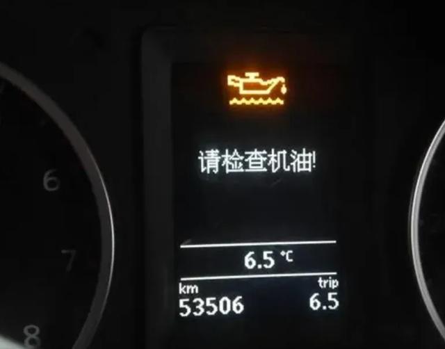 机油报警灯亮了，车子还能不能继续开？操作不对，发动机直接报废