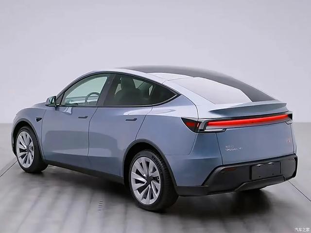新款特斯拉Model Y 26.35万起！酷似无人驾驶汽车？恢复拨杆？