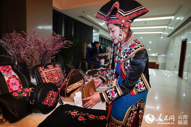 阿老表 阿表妹 “赛装节”又来了 一直到年底