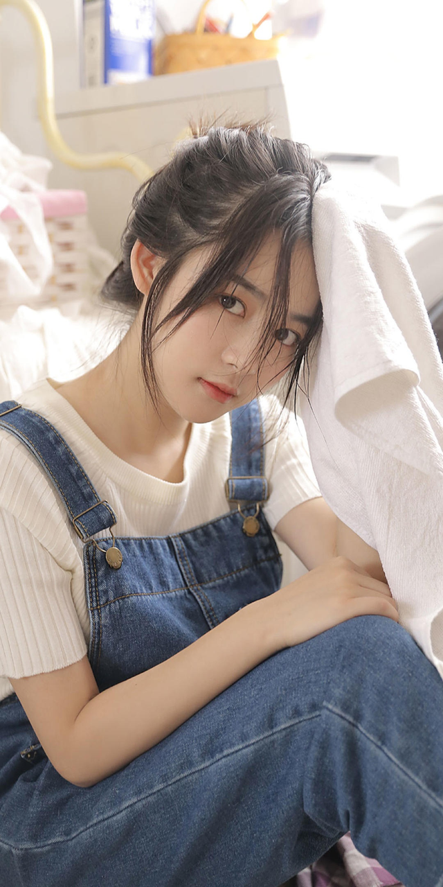 高清全面屏美女壁纸分享!