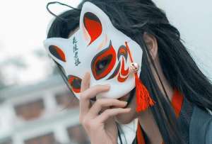 J唯唯美女(小说：高冷美女非要带我回家，推都推不掉)