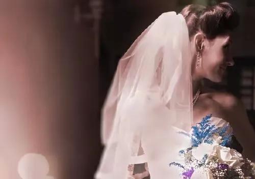 撩中年女人,天天联系是“下策”,这样做才是“上策”