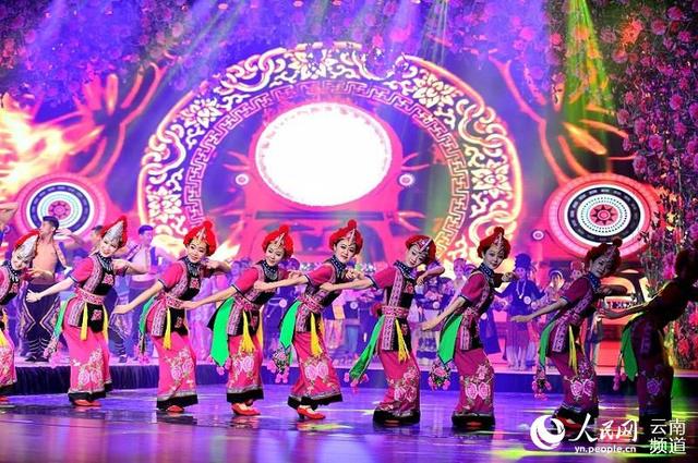 阿老表 阿表妹 “赛装节”又来了 一直到年底