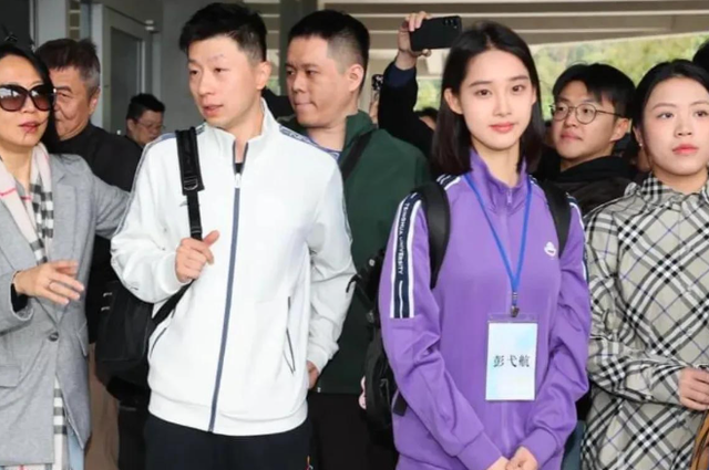 马龙身边的清华校花彭弋航，在台湾火出圈，书卷气息的绝美女学霸