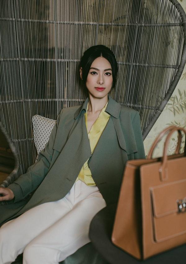 梁洛施终于选对发型,换中分长刘海优雅气质,美得焕然一新!