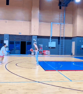 浙江光脚打篮球走红美女，姿态高涨PK马浩然，浩然能接受这侮辱