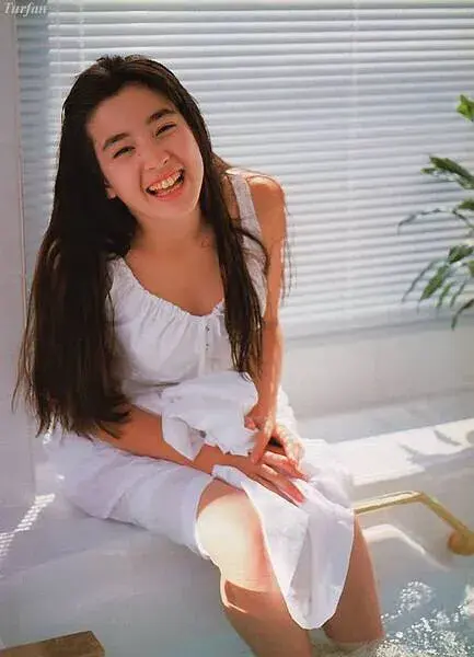日本毒母:逼18岁女儿拍裸体写真照、悔婚,害女儿得抑郁症