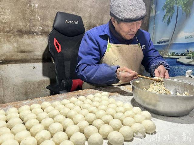 【新春走基层】凭借这门手艺，他养活一家五口，供出三个大学生