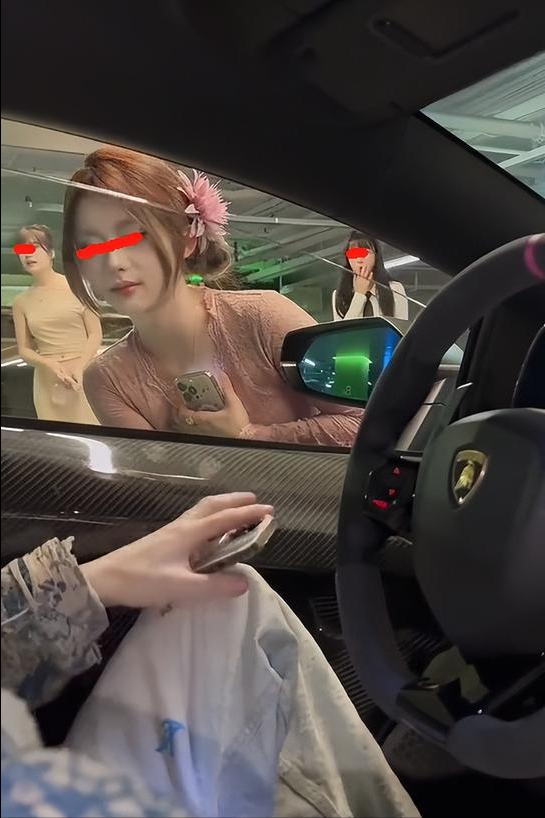 浙江小伙开豪车，3位美女打扮清凉，挪不开眼睛：想要坐在副驾驶