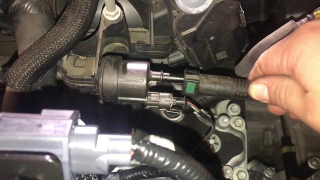 汽车发动机抖动要换火花塞?了解电磁阀的3种症状,再也不被坑了