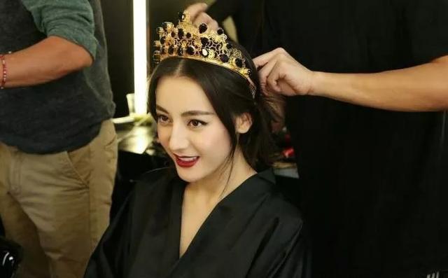 女明星绝美动图pk！刘诗诗笑容最甜，杨幂有些凶，大表姐slay全场