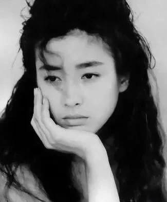 日本毒母:逼18岁女儿拍裸体写真照、悔婚,害女儿得抑郁症