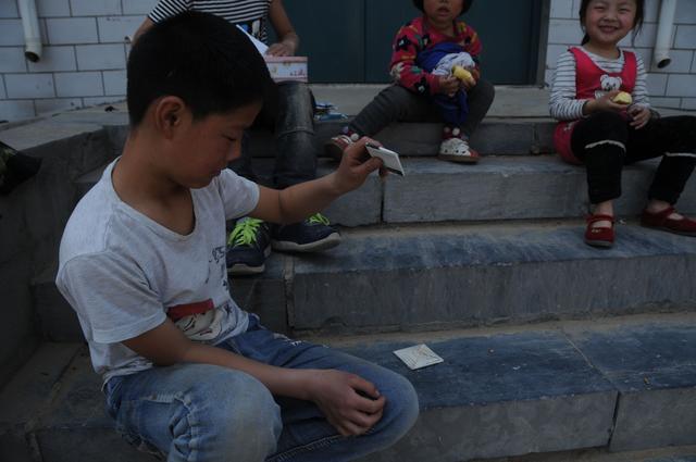 小时候为了玩这种游戏，把课本都撕完了，没少挨家长的打