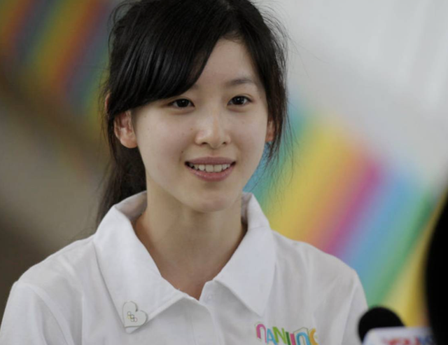 马龙身边的清华校花彭弋航，在台湾火出圈，书卷气息的绝美女学霸