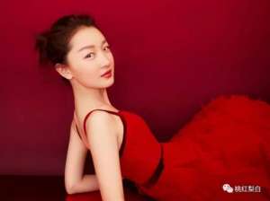 大双眼皮美女(镰刀割出来的大眼双眼皮美女，真没有周冬雨有灵气)