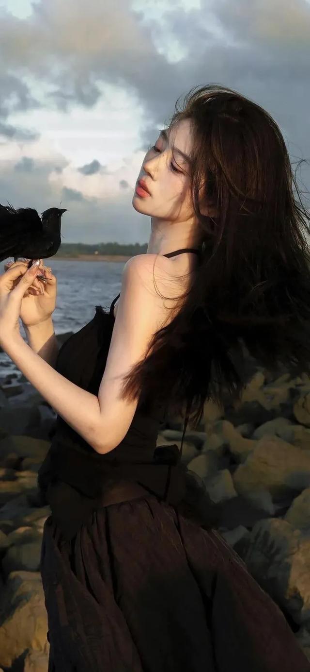 高清全面屏美女壁纸分享!