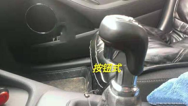 手动挡汽车倒挡操作方式,你知道几种?