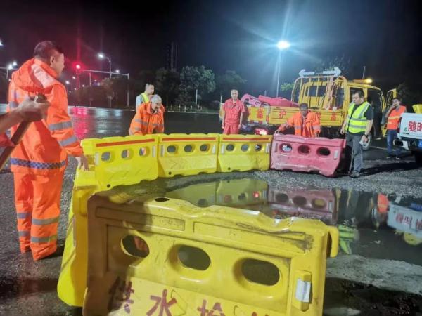 “烟花”距离泰州150公里!暴雨预警升级