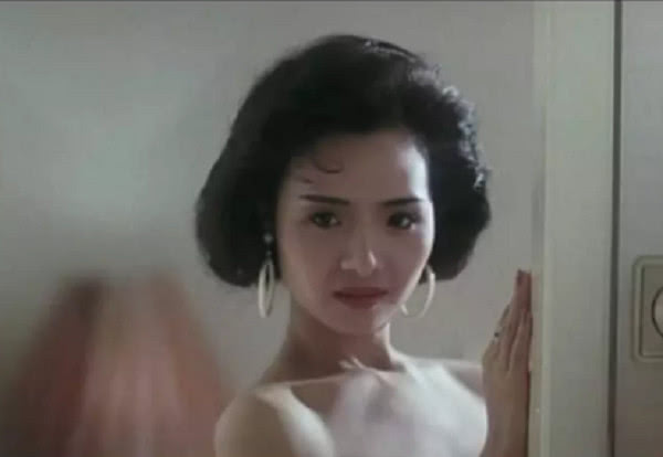 她被称为“风月女王”，在巅峰为爱息影，伴男友26年一生未婚未育