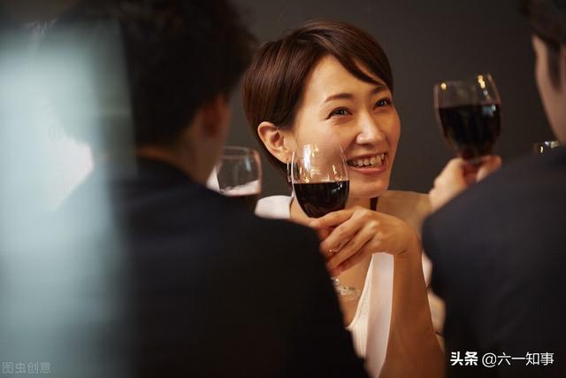 人气爆棚的粉色“通缉令”，女“酒托”石榴裙下，醉倒数千人