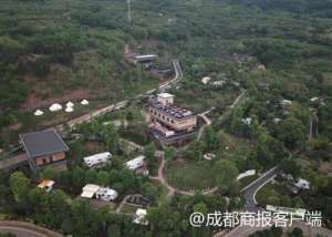 美女大房车(海归美女龙泉山上建房车体验营 成都给了我一个巨大惊喜)