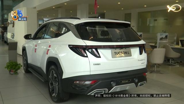 正打算把“现代”置换成“奔驰”，他发现了问题......