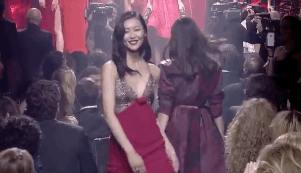 女明星绝美动图pk！刘诗诗笑容最甜，杨幂有些凶，大表姐slay全场