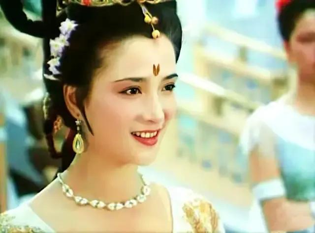 尖嘴猴腮别硬吹神颜,9位女星告诉你,古典美人从来都是珠圆玉润