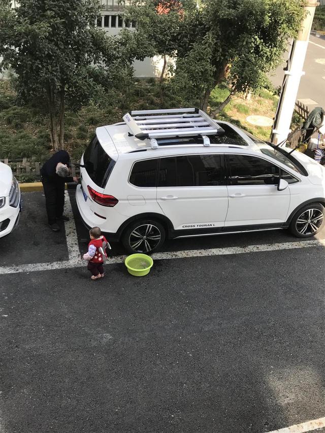 背上小书包,大众途安L加装行李架,顺便分享用车感受!