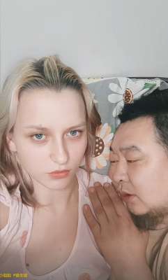 美女在和帅哥那个(东北大叔娶00后俄罗斯美女，还把小姨子接到中国，网友齐声叫姐夫)