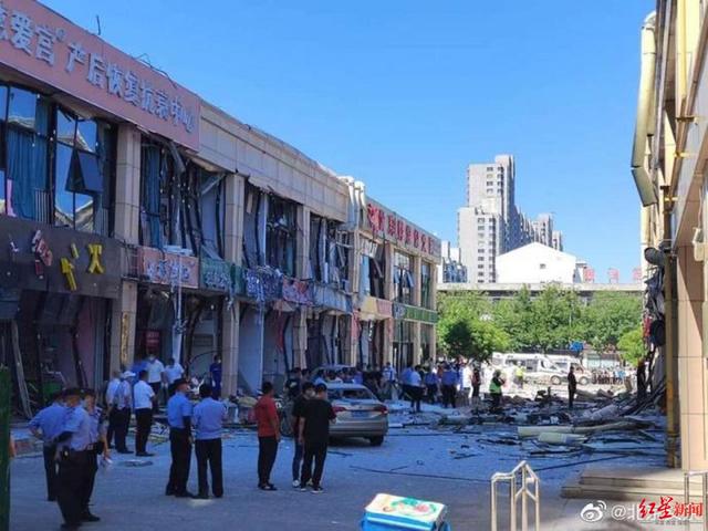 河北燕郊一商户发生爆燃事故致10人受伤,超市员工冲进中药店救出伤者