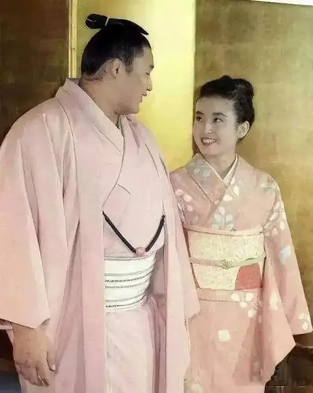 日本毒母:逼18岁女儿拍裸体写真照、悔婚,害女儿得抑郁症