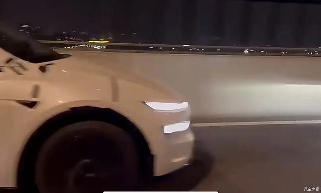 新款特斯拉Model Y 26.35万起！酷似无人驾驶汽车？恢复拨杆？