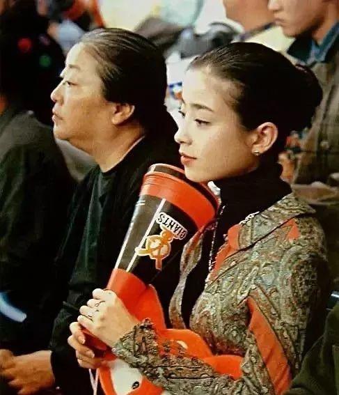日本毒母:逼18岁女儿拍裸体写真照、悔婚,害女儿得抑郁症