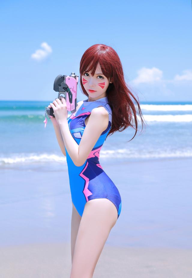 D.VA爱你哟~韩国妹子海边精彩演绎《守望先锋》D.VA角色COSPLAY